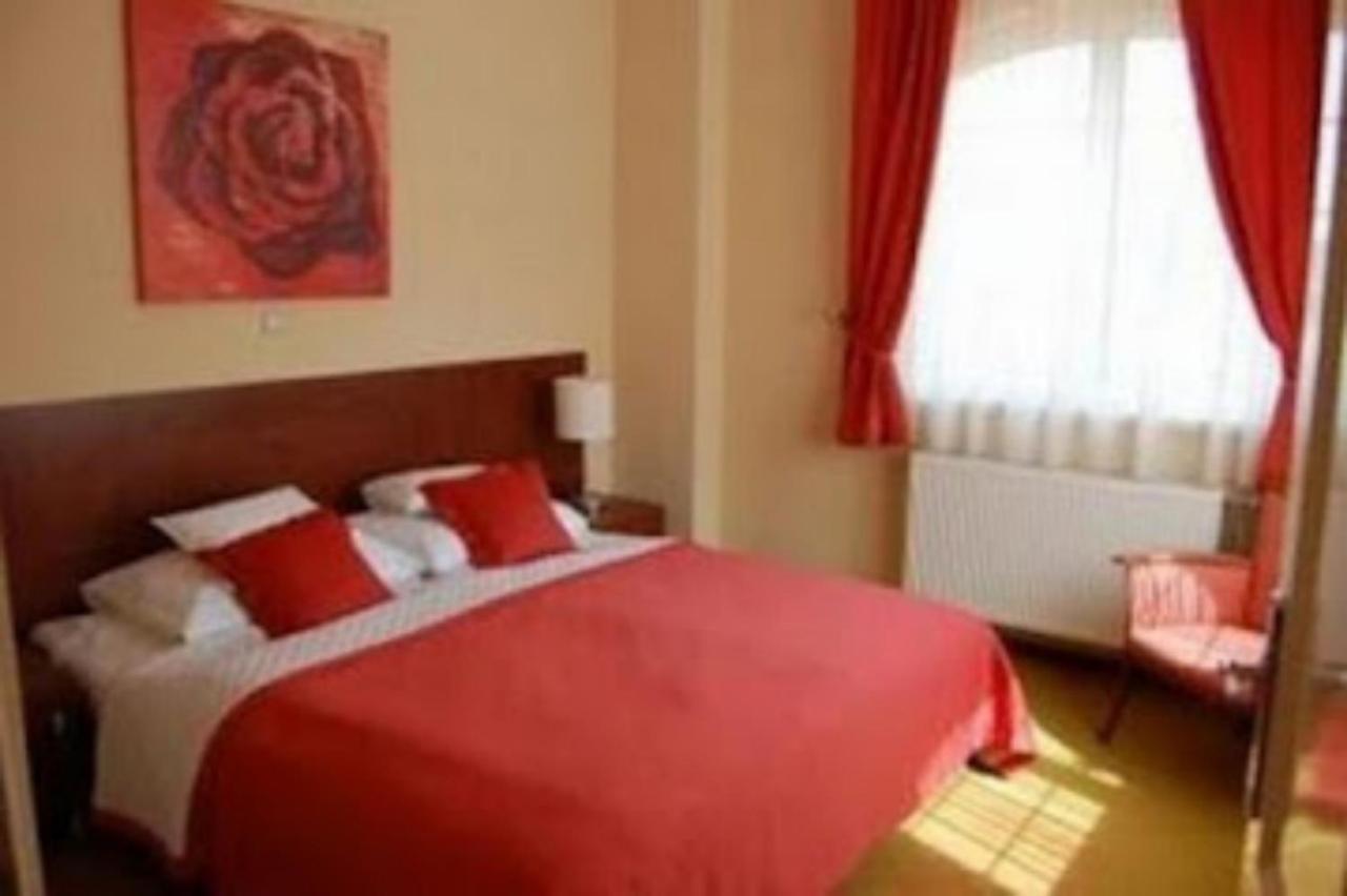 Staff Guest House Nyíregyháza Dış mekan fotoğraf