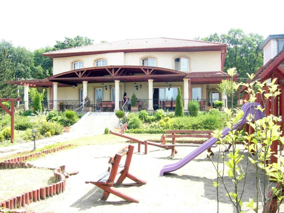Staff Guest House Nyíregyháza Dış mekan fotoğraf