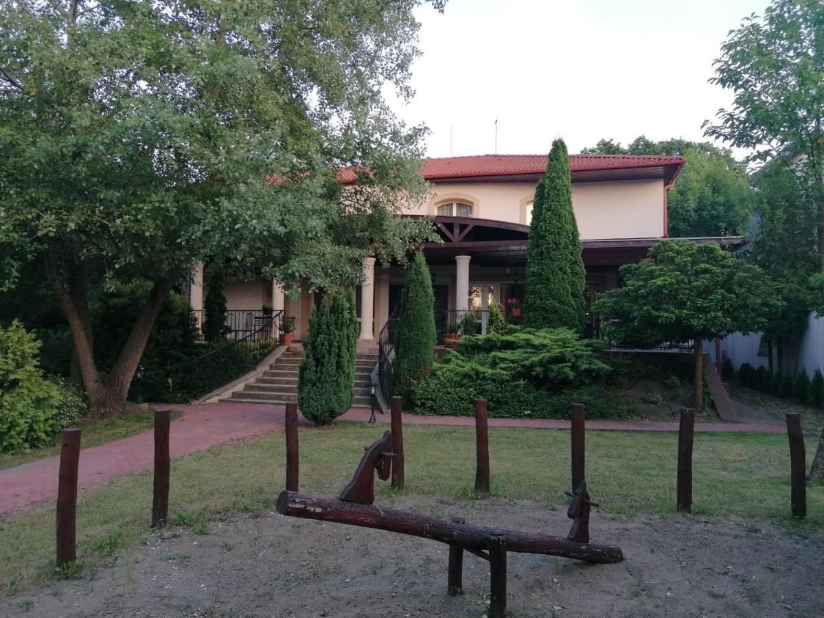 Staff Guest House Nyíregyháza Dış mekan fotoğraf